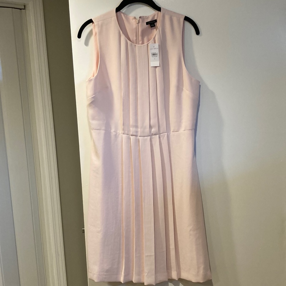 Ann Taylor dress size 6.